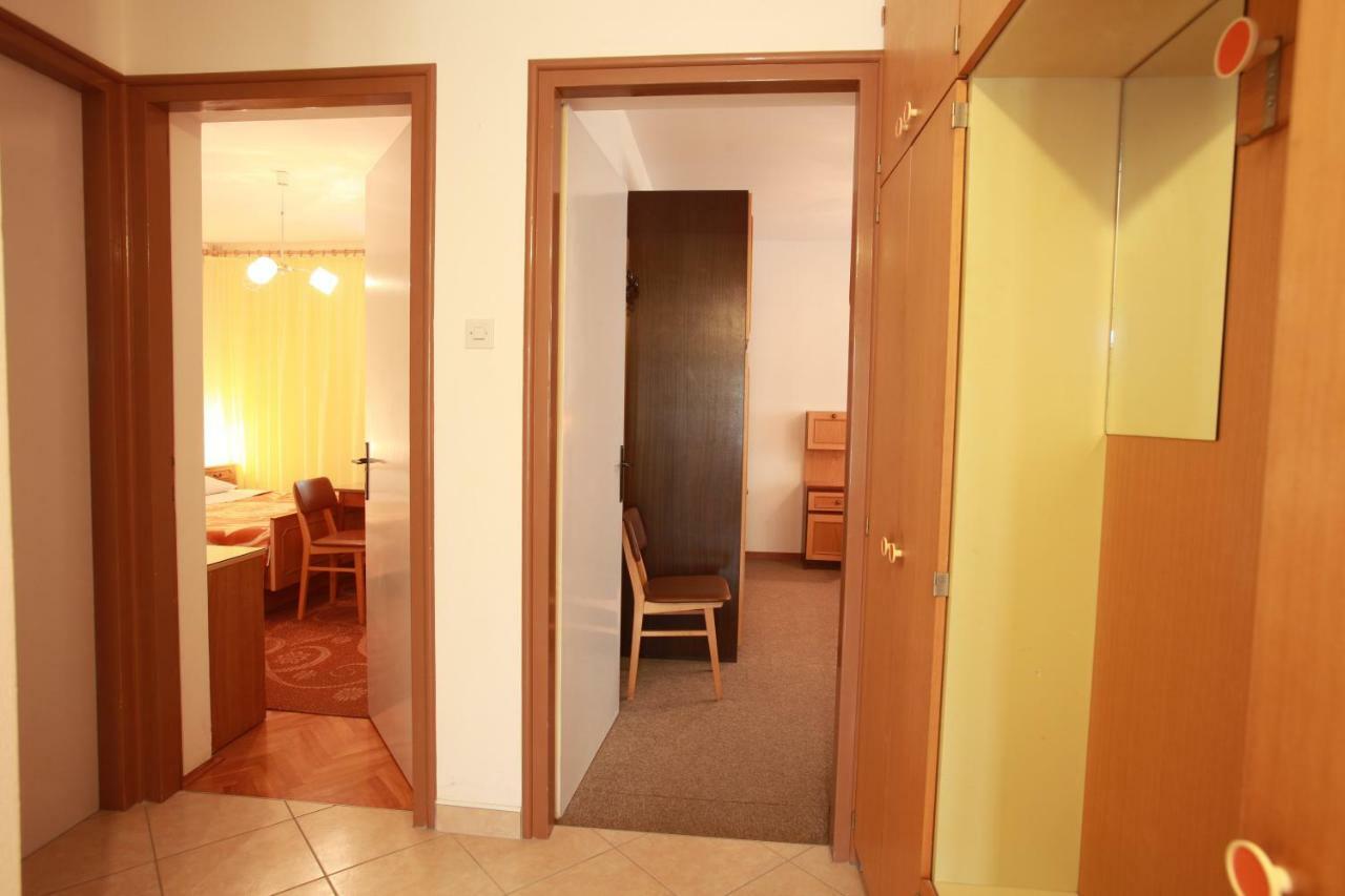 Apartments & Room Jagoda Baška Exteriör bild